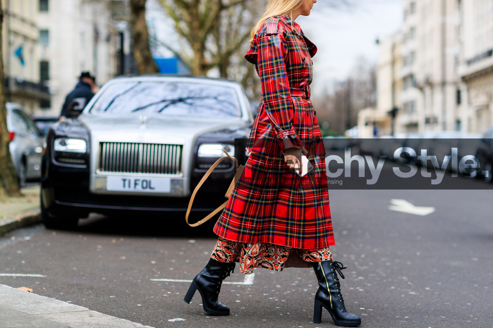 black shoes, checked, graphic jacket, high heels, leather coat, leather shoes, plaid, printed jacket, red coat, tartan, trench coat, street style, jonathan paciullo, FW, frenchystyle, fashion week, LFW, LONDON, AUTUMN WINTER 2018-2019, AW 18-19, FALL WINTER 2018-2019, FW 18-19, horizontal, atmosphere details, detail