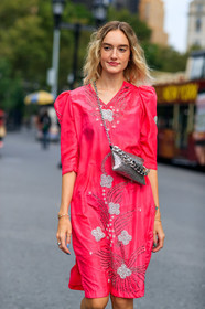floral, flowers, graphic dress, hannah baxter, pink dress, printed dress, sequined bag, shiny bag, silver bag, street style, jonathan paciullo, FW, frenchystyle, fashion week, NEW YORK, NYFW, SPRING SUMMER 2020, SS 20, vertical, detail, atmosphere details