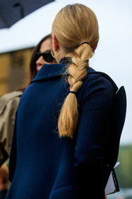 back details, plaited hair, hair details, fashion week, frenchystyle, FW, jonathan paciullo, street style, SPRING SUMMER 2020, SS 20, PFW, PARIS, vertical, atmosphere details, detail