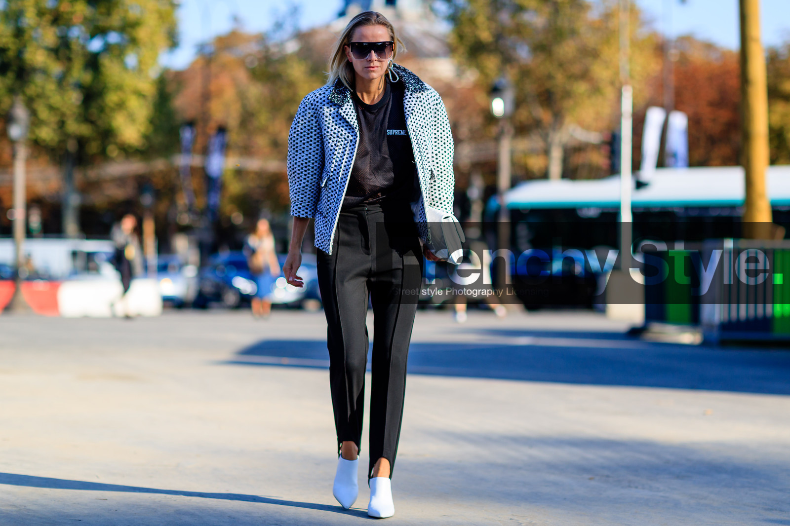 atmosphere details, black and white, black pants, celine aagaard, fashion week, frenchystyle, full length, FW, high heels, horizontal, jonathan paciullo, leather bag, leather shoes, PARIS, PFW, printed jacket, SPRING SUMMER 2017, SS 17, stir pants, street style, sunglasses, supreme, trousers, white bag, white jacket, white shoes