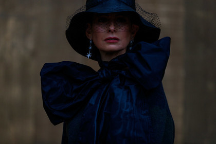 close up detail, black hat, black blouse, dior total look, dior hat, dior blouse, tulle hat, lavalliere collar, knot details, dior earrings, star shape earrings, diamond earrings, dangling earrings, fashion week, frenchystyle, FW, jonathan paciullo, street style, SPRING SUMMER 2020, SS 20, PFW, PARIS, horizontal, atmosphere details, detail