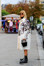 xenia adonts, white coat, floral printed coat, black pullover, turtleneck pullover, smoked sunglasses, square shape glasses, chain strap sunglasses, black leather bag, black leather boots, box bag, animal skin bag, hand bag, laced boots, flat boots, big sole boots, fashion week, frenchystyle, FW, jonathan paciullo, street style, SPRING SUMMER 2020, SS 20, PFW, PARIS, vertical, full length