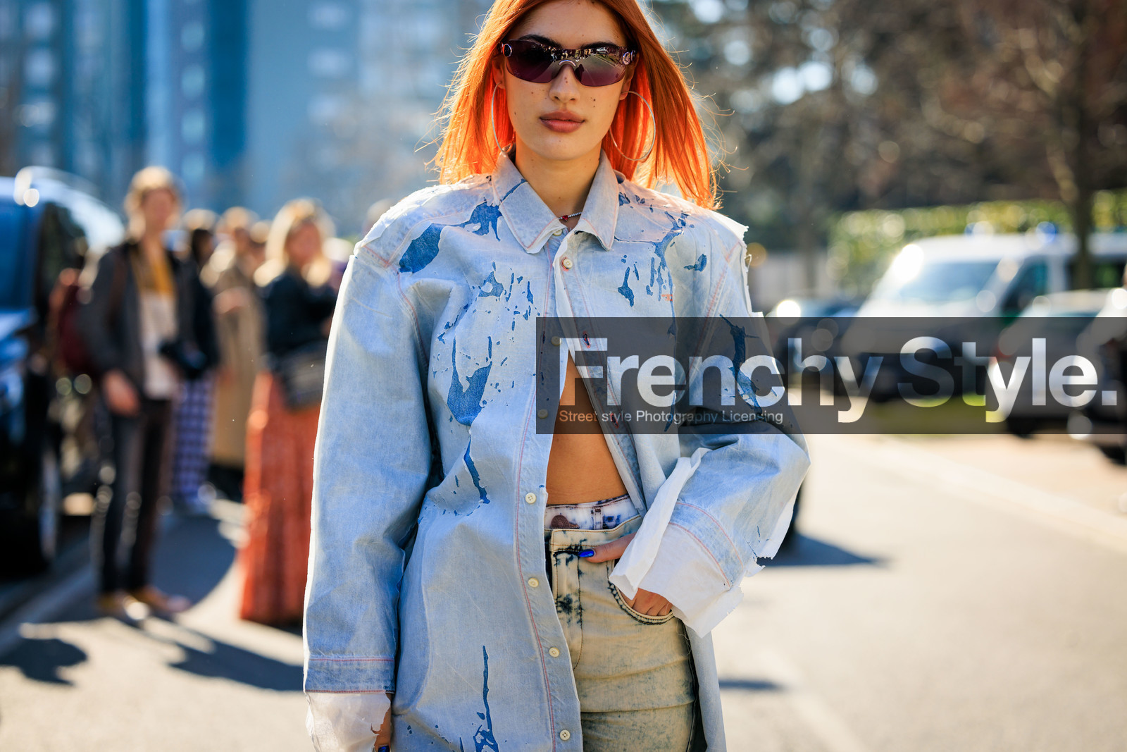 denim coat, light blue denim jacket, dark sunglasses, ginger hair, denim shorts, washed denim short, denim handbag, diesel bag, diesel hanbag, flared coat, big creole, details, close up, patricia manfield, fashion week, frenchystyle, FW, jonathan paciullo, street style, MFW, MILAN, FALL WINTER 2022_2023, AUTUMN WINTER 2022-2023, FW 22-23, horizontal, atmosphere details