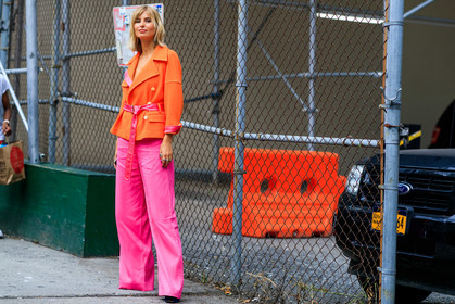 black shoes, leather shoes, orange jacket, pink pants, trousers, xnenia adonts, street style, jonathan paciullo, FW, frenchystyle, fashion week, NEW YORK, NYFW, SPRING SUMMER 2020, SS 20, horizontal, atmosphere details, full length