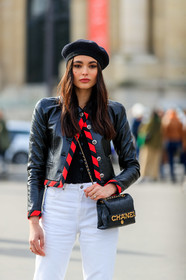 solange smith, black vinyl jacket, black beret, black hat, black cardigan, black leather bag, white jeans, denim, striped jacket, red jacket, cropped jacket, crossbody bag, golden buckle bag, quilted bag, woolen hat, chanel bag, chanel jacket, fashion week, frenchystyle, FW, jonathan paciullo, street style, PFW, PARIS, vertical, atmosphere details, detail