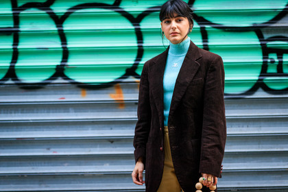 beige pants, blue sweater, brown jacket, corduroy, leather pants, trousers, turquoise, turtleneck sweater, street style, jonathan paciullo, FW, frenchystyle, fashion week, PFW, PARIS, AUTUMN WINTER 2018-2019, FALL WINTER 2018-2019, FW 18-19, horizontal, atmosphere details, maria bernad
