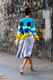 back detail, blue sweater, fashion week, frenchystyle, full length, FW, giovanna battaglia, high heels, jonathan paciullo, leather shoes, PARIS, PFW, pleated skirt, printed sweater, shiny shoes, shiny skirt, silver, silver shoes, silver skirt, SPRING SUMMER 2017, SS 17, street style, tie & die, turquoise, vertical, yellow