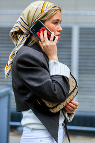 Annabel Rosendahl, hair scarf, beige scarf, printed scarf, striped scarf, iphone, silk scarf, dark grey jacket, cropped jacket, saint laurent bag, white bag, monogrammed bag, diamond ring, golden rings, animal shape ring, close up detail, fashion week, frenchystyle, FW, jonathan paciullo, street style, SPRING SUMMER 2020, SS 20, PFW, PARIS, vertical, atmosphere details, detail