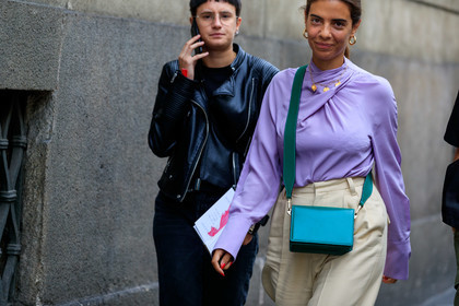 georgia tal, giorgia tal, hoop earrings, golden earrings, lilac blouse, drape blouse, charms necklace, chain necklace, golden necklace, crossbody bag, dark green leather bag, green leather bag, light beige pants, fashion week, frenchystyle, FW, jonathan paciullo, street style, horizontal, atmosphere details, detail, MFW, MILAN, SPRING SUMMER 2020, SS 20