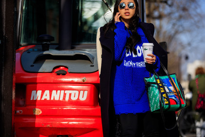 balenciaga, black coat, black leggings, blue sweater, graphic bag, green bag, leather bag, over the shoulder, printed bag, sunglasses, trousers, street style, jonathan paciullo, FW, frenchystyle, fashion week, PFW, PARIS, AUTUMN WINTER 2018-2019, FALL WINTER 2018-2019, FW 18-19, horizontal, atmosphere details, yuyu zhangzou, yuwei zhangzou