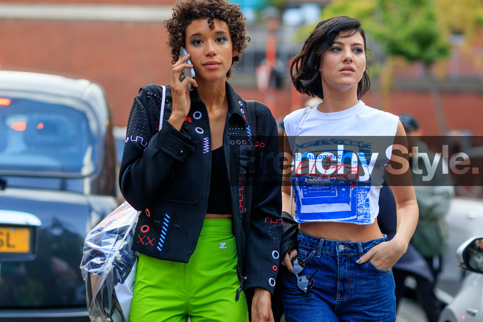 atmosphere details, black jacket, blue denim, courrèges, curly hair, denim pants, detail, eyeshadow, fashion week, frenchystyle, FW, green pants, horizontal, janiece dilone, jeans, jonathan paciullo, leather bag, LFW, LONDON, model, printed shirt, SPRING SUMMER 2018, SS 18, street style, transparent bag, trousers, white t shirt