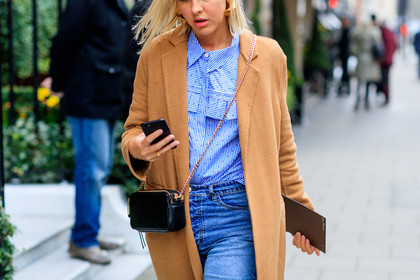 atmosphere details, AUTUMN WINTER 2017-2018, AW 17-18, beige coat, black bag, blue denim, blue shirt, camel coat, denim pants, detail, FALL WINTER 2017-2018, fashion week, frenchystyle, FW, FW 17-18, horizontal, jeans, jonathan paciullo, leather bag, LFW, LONDON, street style, trousers