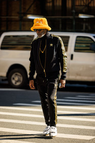 furry yellow bucket hat, sporty, adidas, sneakers, y3 sneakers, adidas, black joggins pants, adidas full look, golden necklace, sun glasses, fashion week, frenchystyle, FW, jonathan paciullo, street style, NYFW, NEW YORK, AUTUMN WINTER 2022-2023, FALL WINTER 2022_2023, FW 22-23, vertical, full length