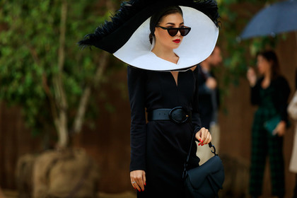 dior bag, dior saddle bag, black dress, black leather bag, black leather belt, belted dress, long sleeves dress, feather details, big collar, white collar, black total look, black sunglasses, butterfly sunglasses, fashion week, frenchystyle, FW, jonathan paciullo, street style, SPRING SUMMER 2020, SS 20, PFW, PARIS, horizontal, atmosphere details, detail