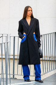 alice & j.s, alice barbier, black coat, black jacket, black leather bag, black leather boots, long jacket, openwork jacket, round shape bag, coperni bag, hand bag, blue jeans, denim, loose jeans, fashion week, frenchystyle, FW, jonathan paciullo, street style, PFW, PARIS, vertical, full length