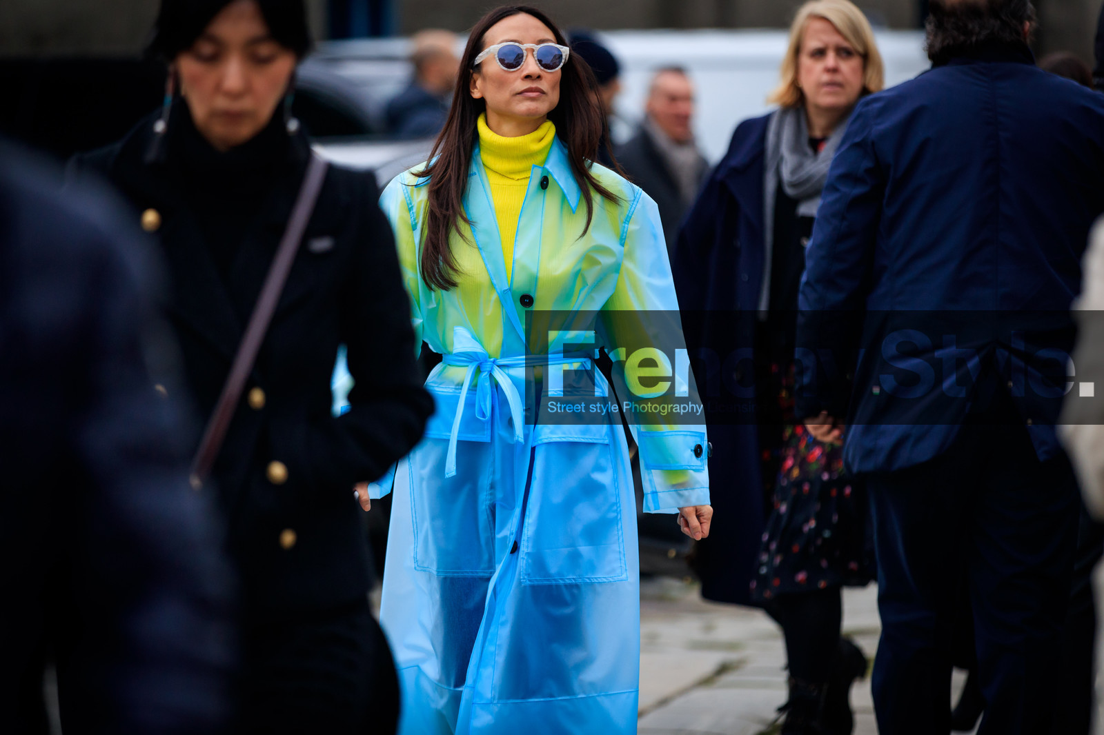 blue coat, rain coat, sunglasses, turtleneck sweater, yellow sweater, fashion week, frenchystyle, FW, jonathan paciullo, street style, MFW, MILAN, AUTUMN WINTER 2018-2019, FALL WINTER 2018-2019, FW 18-19, horizontal, atmosphere details, jan-michael quammie