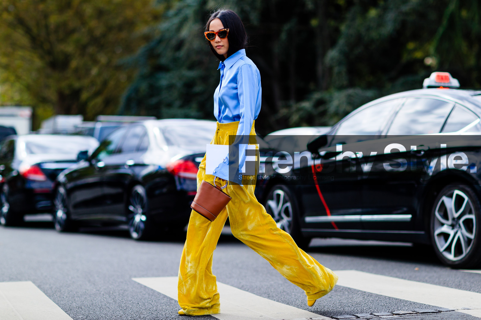 atmosphere details, blue shirt, brown bag, fashion week, frenchystyle, full length, FW, horizontal, jonathan paciullo, leather bag, PARIS, PFW, SPRING SUMMER 2017, SS 17, street style, sunglasses, trousers, velvet, yellow pants, yoyo cao