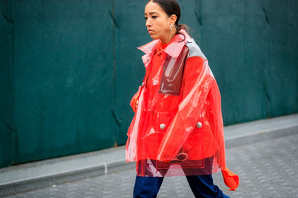 blue denim, denim pants, jeans, rain coat, red jacket, trousers, street style, jonathan paciullo, FW, frenchystyle, fashion week, NYFW, NEW YORK, AUTUMN WINTER 2018-2019, AW 18-19, FALL WINTER 2018-2019, FW 18-19, atmosphere details, horizontal, detail
