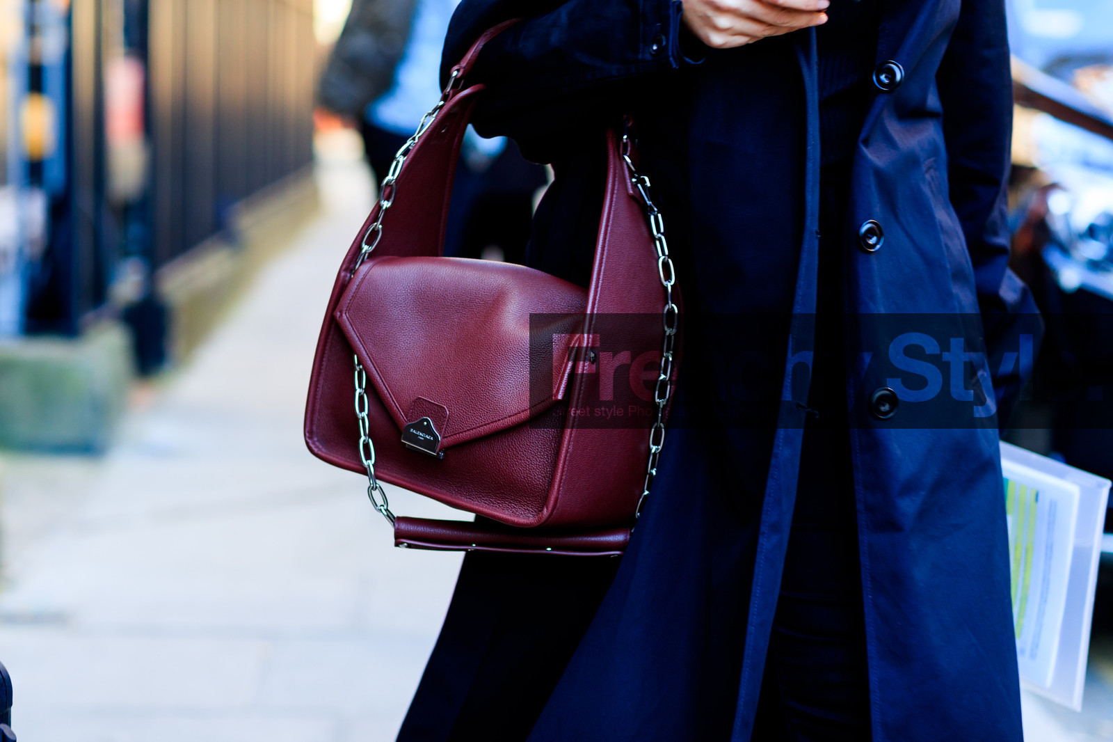 atmosphere details, AUTUMN WINTER 2017-2018, AW 17-18, balenciaga, bordeaux, burgundy, chains, detail, FALL WINTER 2017-2018, fashion week, frenchystyle, FW, FW 17-18, horizontal, jonathan paciullo, leather bag, LFW, LONDON, navy coat, street style, trousers