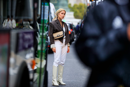 Annabel Rosendahl, beige jacket, cropped jacket, white t-shirt, white jeans, white leather boots, high boots, saint laurent bag, crossbody bag, monogrammed bag, light beige bag, hair scarf, silk scarf, golden necklace, multi necklace, tight jeans, fashion week, frenchystyle, FW, jonathan paciullo, street style, SPRING SUMMER 2020, SS 20, PFW, PARIS, horizontal, atmosphere details, full length