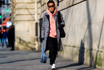 black bag, black pants, blue bag, checked, fishnet, graphic jacket, grey coat, hoodie, leather bag, leather shoes, pink sweater, plaid, printed jacket, sunglasses, tartan, trousers, white sneakers, street style, jonathan paciullo, FW, frenchystyle, fashion week, PFW, PARIS, AUTUMN WINTER 2018-2019, FALL WINTER 2018-2019, FW 18-19, horizontal, atmosphere details, full length, sylvia haghjoo