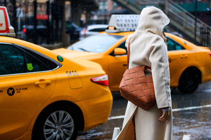 beige coat, brown bag, graphic bag, hood, leather bag, loewe, street style, jonathan paciullo, FW, frenchystyle, fashion week, NYFW, NEW YORK, AUTUMN WINTER 2018-2019, AW 18-19, FALL WINTER 2018-2019, FW 18-19, atmosphere details, horizontal, detail, camille charriere