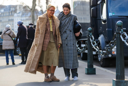 balenciaga, beige coat, beige fur, beige skirt, black bag, blazer, brown shoes, checked, Fur coat, fur shoes, graphic jacket, grey coat, grey scarf, grey shoes, leather bag, leather shoes, maison martin margiela, pink jacket, plaid, printed jacket, yellow shirt, street style, jonathan paciullo, FW, frenchystyle, fashion week, PFW, PARIS, AUTUMN WINTER 2018-2019, FALL WINTER 2018-2019, FW 18-19, horizontal, atmosphere details, full length, Irina Linovich