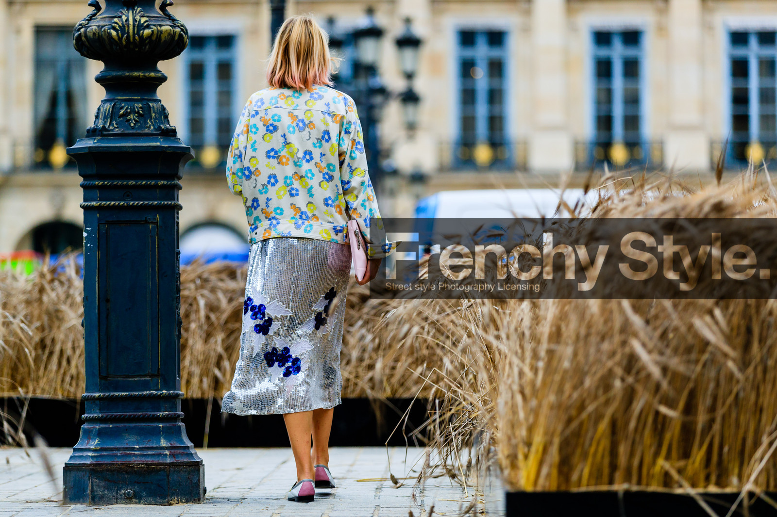 atmosphere details, AUTUMN WINTER 2016-2017, AW 16-17, FALL WINTER 2016-2017, fashion week, floral, flower, fluo, frenchystyle, full length, FW, FW 16-17, glitter, HAUTE COUTURE, horizontal, iphone, jonathan paciullo, kenzo, leather clutch, leather shoes, MENSWEAR, metallic skirt, mocassins, multicolor shoes, PARIS, PFW, pink clutch, printed jacket, sequined, sequined skirt, shiny skirt, silver skirt, street style, white jacket