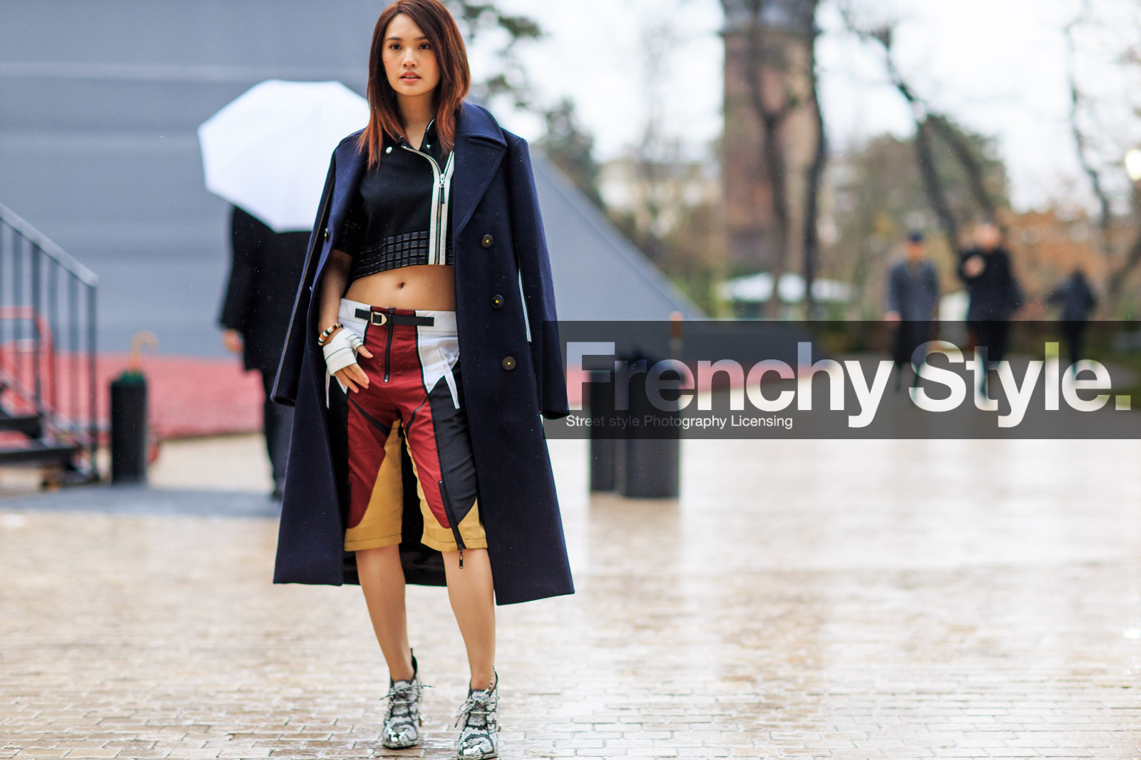 atmosphere details, AUTUMN WINTER 2016-2017, AW 16-17, black top, blue coat, caban, crop top, FALL WINTER 2016-2017, fashion week, frenchystyle, full length, FW, FW 16-17, graphic shorts, high heels, horizontal, jonathan paciullo, leather gloves, leather shoes, mittens, over the shoulder, overcoat, PARIS, patchwork, PFW, printed shorts, red shorts, snake print, street style, white gloves