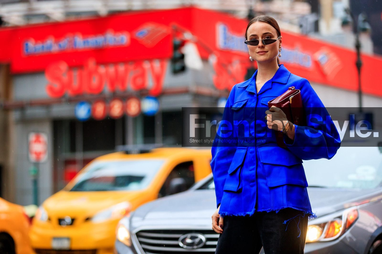 black denim, blue coat, denim pants, earrings, jeans, leather bag, pearls, red bag, sunglasses, trousers, street style, jonathan paciullo, FW, frenchystyle, fashion week, NYFW, NEW YORK, AUTUMN WINTER 2018-2019, AW 18-19, FALL WINTER 2018-2019, FW 18-19, atmosphere details, horizontal, detail, lena lademann
