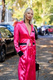model, soo joo park, pink total look, pink shirt, pink pants, silk shirt, silk pants, marni bag, black polish bag, pyjama look, pyjama shirt, pyjama pants, fashion week, frenchystyle, FW, jonathan paciullo, street style, vertical, atmosphere details, detail, MFW, MILAN, SPRING SUMMER 2020, SS 20