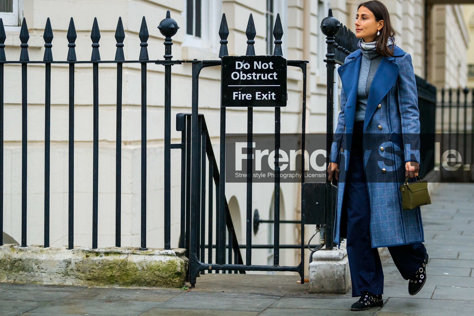 black shoes, green bag, grey coat, grey sweater, julia haghjoo, leather bag, leather shoes, navy pants, trousers, LONDON, LFW, fashion week, frenchystyle, FW, jonathan paciullo, street style, AUTUMN WINTER 2019-2020, AW 19-20, FW 19-20, FALL WINTER 2019-2020, horizontal, atmosphere details, full length