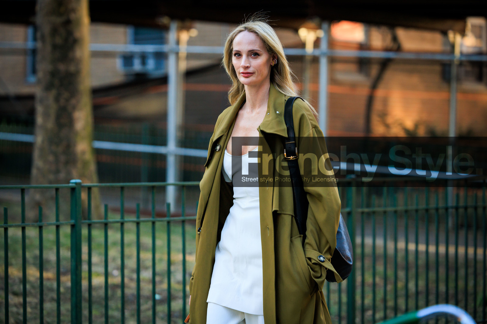 details, kaki trench, minimalism, casual, Lauren Santo Domingo, fashion week, frenchystyle, FW, jonathan paciullo, street style, NYFW, NEW YORK, AUTUMN WINTER 2022-2023, FALL WINTER 2022_2023, FW 22-23, atmosphere details, horizontal
