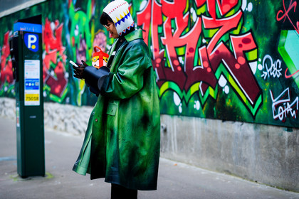 black gloves, graphic bag, graphic jacket, green coat, hood, leather bag, leather gloves, printed bag, printed jacket, red bag, sunglasses, fashion week, frenchystyle, FW, jonathan paciullo, street style, PFW, PARIS, AUTUMN WINTER 2018-2019, FALL WINTER 2018-2019, FW 18-19, horizontal, atmosphere details, leaf greener
