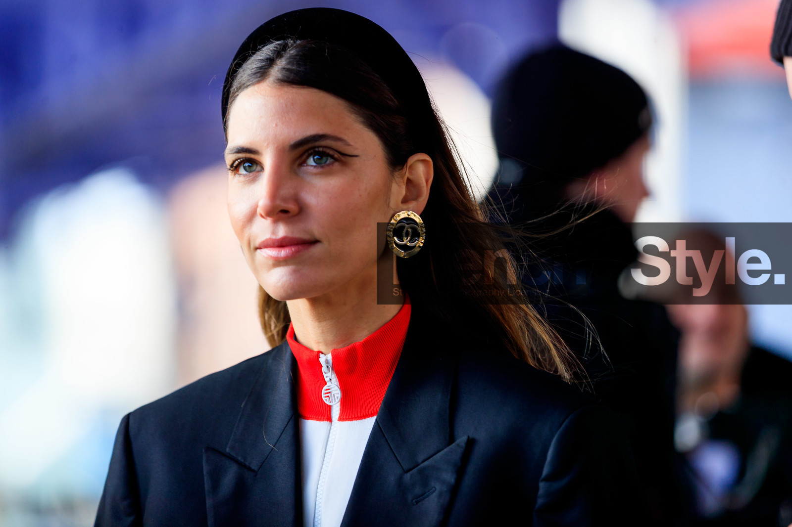 black jacket, black pants, black suit, blazer, chanel, earrings, eyeliner, headband, jacquemus, jen wonders, oversize, red bag, red sweater, street style, jonathan paciullo, frenchystyle, NYFW, NEW YORK, AUTUMN WINTER 2019-2020, AW 19-20, FALL WINTER 2019-2020, FW 19-20, fashion week, FW, atmosphere details, horizontal, detail