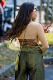 back, back detail, balenciaga sunglasses, beige top, black sunglasses, crossybody bags, Francesca Boscia, gold, gold pants, high waist pants, large pants, open back, pearl bag, ribbed top, shiny pants, small bag, split top, sunglasses, yellow bag, fashion week, frenchystyle, FW, jonathan paciullo, street style, MFW, MILAN, SPRING SUMMER 2022, SS 22, vertical, atmosphere details, detail