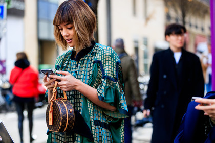 brown bag, checked, graphic bag, graphic dress, green dress, leather bag, louis vuitton, monogram, plaid, printed bag, printed dress, street style, jonathan paciullo, FW, frenchystyle, fashion week, PFW, PARIS, AUTUMN WINTER 2018-2019, FALL WINTER 2018-2019, FW 18-19, horizontal, atmosphere details, kim cam, kim jones