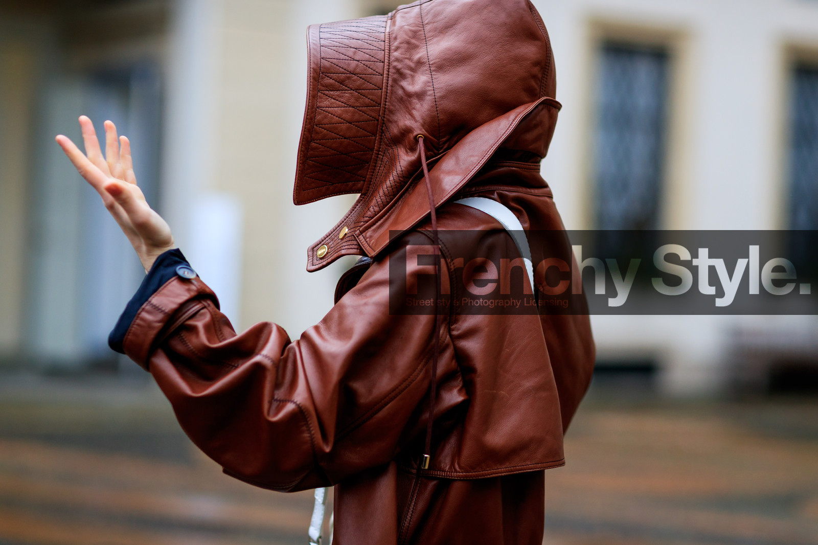 brown coat, hood, leather coat, fashion week, frenchystyle, FW, jonathan paciullo, street style, MFW, MILAN, AUTUMN WINTER 2018-2019, FALL WINTER 2018-2019, FW 18-19, horizontal, atmosphere details, caro daur
