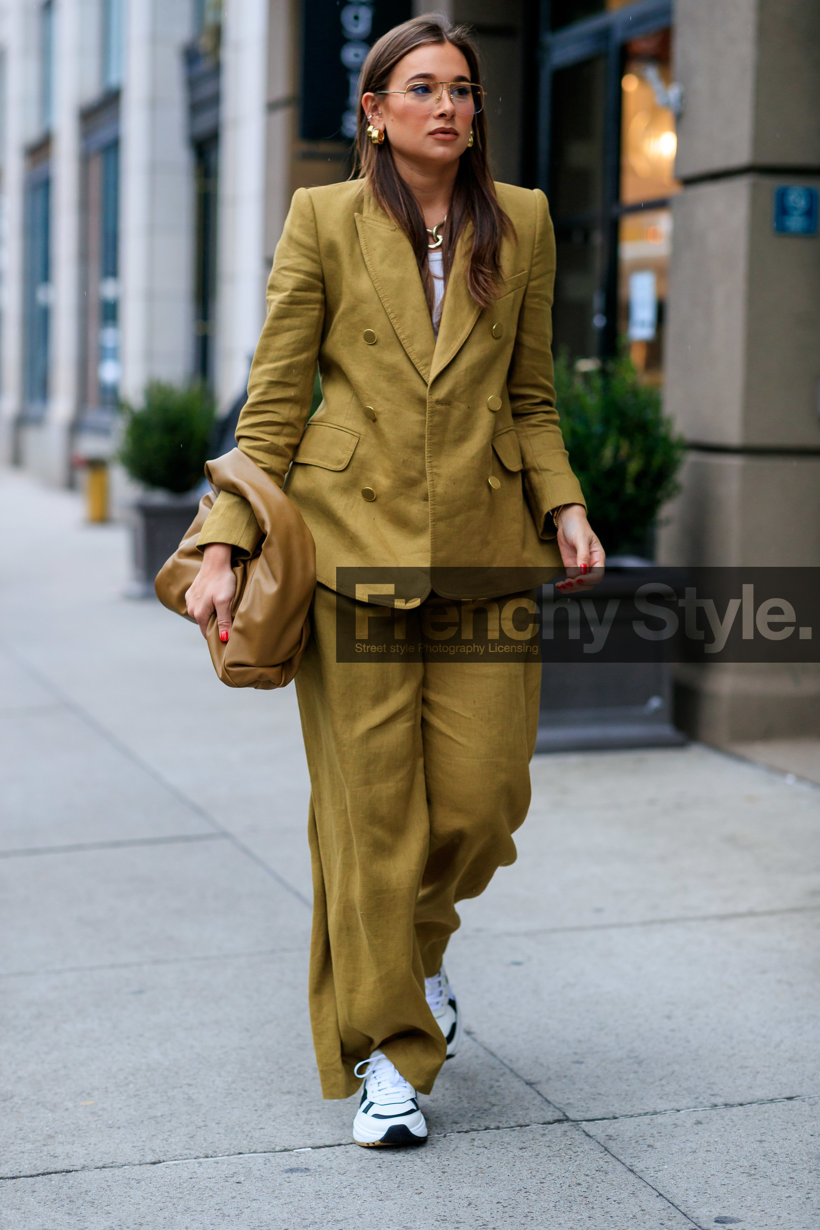 danielle bernstein, beige jacket, beige pants, beige look, beige leather bag, kaki jacket, kaki pants, kaki suits, aviator glasses, golden earrings, hoop earrings, multi earrings, bottega veneta bag, white sneakers, adidas sneakers, fashion week, frenchystyle, FW, jonathan paciullo, street style, NYFW, NEW YORK, AUTUMN WINTER 2020-2021, FALL WINTER 2020-2021, FW 20-21, vertical, full length