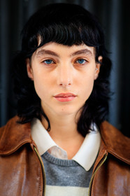 devon ross, make up, make up details, nude make up, hair details, brows detail, big brows, fashion week, frenchystyle, FW, jonathan paciullo, street style, PFW, PARIS, SPRING SUMMER 2021, SS 21, vertical, atmosphere details, detail, model