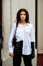 black leather pants, black leather gloves, black leather boots, white shirt, short sleeves shirt, black leather sneakers, fashion week, frenchystyle, FW, jonathan paciullo, street style, PFW, PARIS, SPRING SUMMER 2021, SS 21, vertical, atmosphere details, detail
