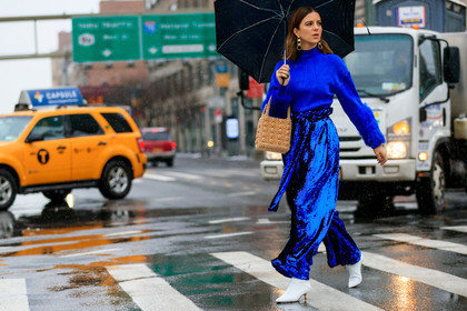 beige bag, blue pants, blue sweater, earrings, high heels, leather bag, leather shoes, sequined pants, shiny pants, trousers, white shoes, street style, jonathan paciullo, frenchystyle, NYFW, NEW YORK, AUTUMN WINTER 2019-2020, AW 19-20, FALL WINTER 2019-2020, FW 19-20, FW, fashion week, atmosphere details, horizontal, full length