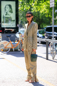 alice & j.s, alice barbier, futurist shape sunglasses, scale sunglasses, checked jacket, checked pants, checked suits, green leather bag, hand bag, animal skin bag, scale strap bag, multi necklace, golden necklace, beige polish sandals, high heels sandals, fashion week, frenchystyle, FW, jonathan paciullo, street style, vertical, full length, MFW, MILAN, SPRING SUMMER 2020, SS 20