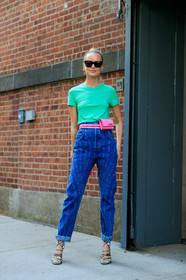 blue denim, denim pants, earrings, fanny pack, graphic pants, graphic shoes, green top, high heels, high waist, jacquemus, jeans, leather shoes, multicolor shoes, pink bag, printed pants, printed shoes, sunglasses, thora valdimars, trousers, street style, jonathan paciullo, FW, frenchystyle, fashion week, NEW YORK, NYFW, SPRING SUMMER 2020, SS 20, vertical, full length