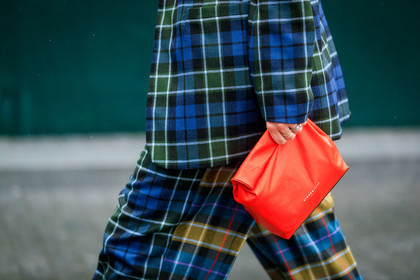 blazer, blue jacket, blue pants, blue suit, checked, checked suit, graphic jacket, graphic pants, graphic suit, leather bag, plaid, printed jacket, printed pants, printed suitcase, red bag, tartan, trousers, street style, jonathan paciullo, FW, frenchystyle, fashion week, NYFW, NEW YORK, AUTUMN WINTER 2018-2019, AW 18-19, FALL WINTER 2018-2019, FW 18-19, atmosphere details, horizontal, detail, lisa aiken