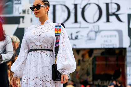 black bag, black belt, braids, christian dior, laser cut, leather bag, multicolor bag, sunglasses, white dress, fashion week, frenchystyle, FW, jonathan paciullo, street style, PFW, PARIS, AUTUMN WINTER 2018-2019, FALL WINTER 2018-2019, FW 18-19, horizontal, atmosphere details