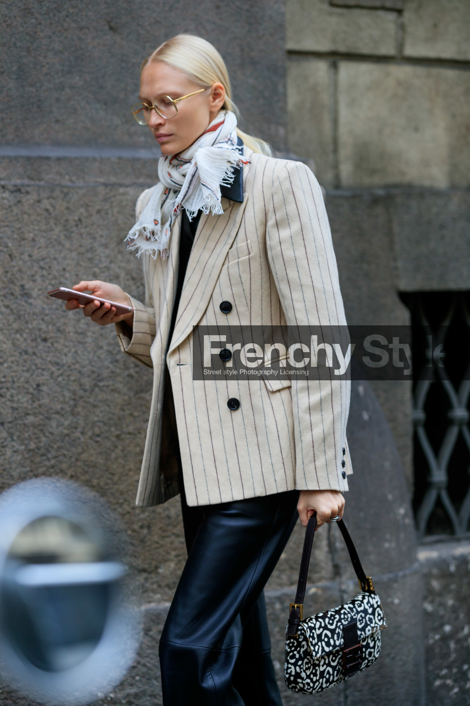 metalic frame sunglasses, light beige jacket, striped jacket, white scarf, striped scarf, fendi baguette bag, fendi bag, hand bag, black leather pants, animal printed bag, fur bag, black and white bag, fashion week, frenchystyle, FW, jonathan paciullo, street style, vertical, atmosphere details, detail, MFW, MILAN, SPRING SUMMER 2020, SS 20