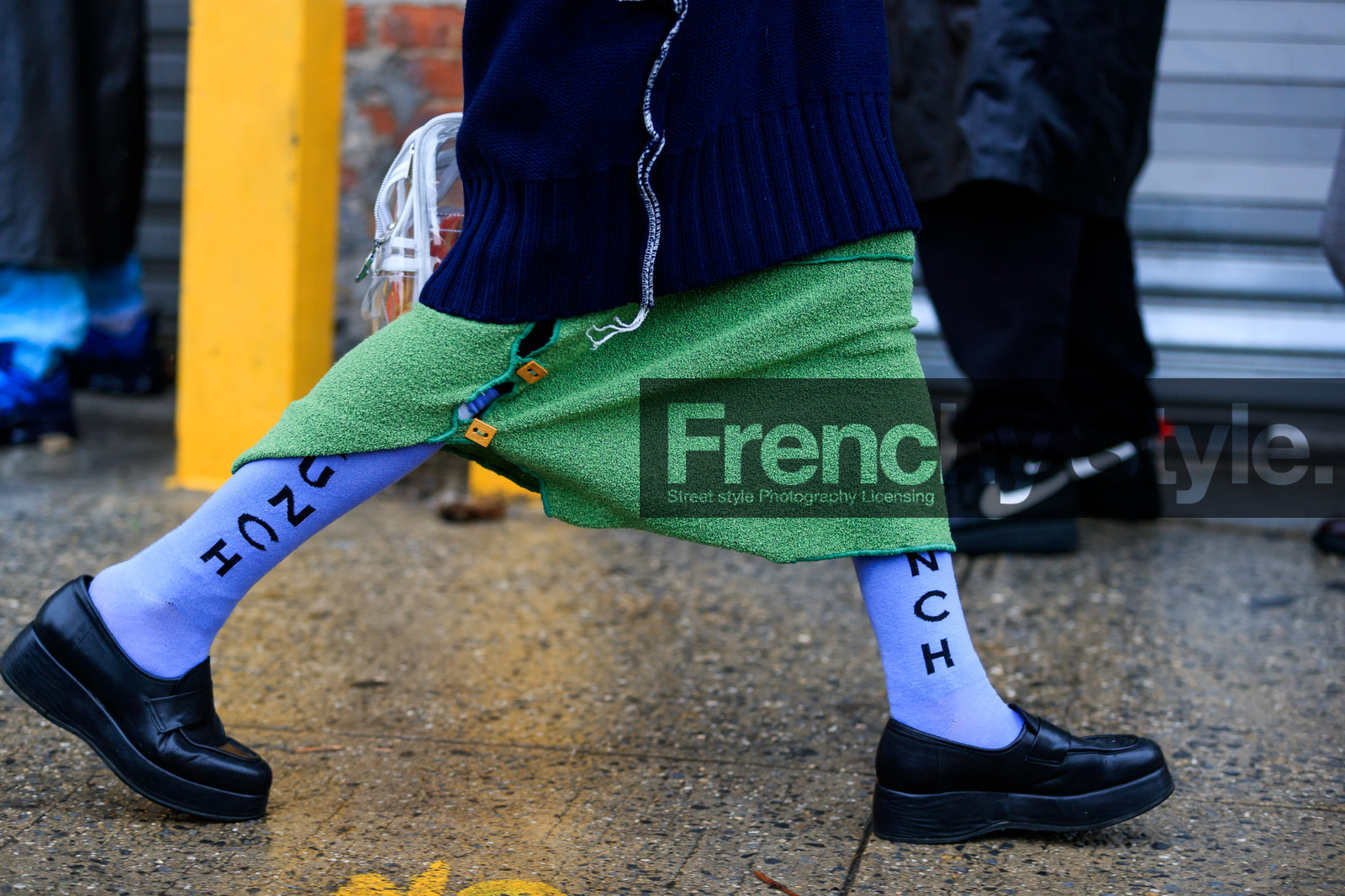 black shoes, green skirt, leather shoes, navy sweater, tights, street style, jonathan paciullo, FW, frenchystyle, fashion week, NYFW, NEW YORK, AUTUMN WINTER 2018-2019, AW 18-19, FALL WINTER 2018-2019, FW 18-19, atmosphere details, horizontal, detail