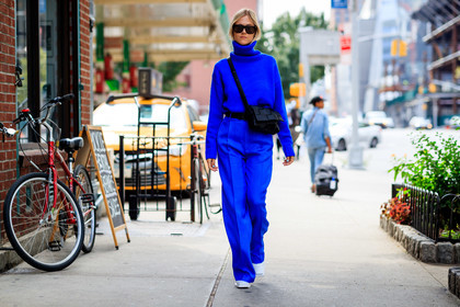 black bag, black belt, blue pants, blue sweater, leather bag, leather shoes, linda tol, sunglasses, trousers, turtleneck sweater, white shoes, street style, jonathan paciullo, FW, frenchystyle, fashion week, NEW YORK, NYFW, SPRING SUMMER 2020, SS 20, horizontal, atmosphere details, full length