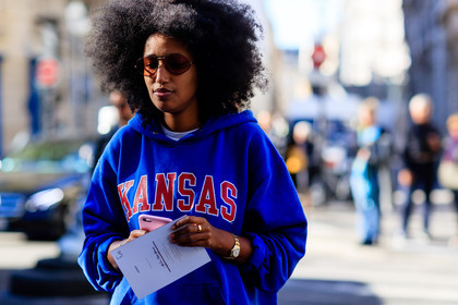 american, atmosphere details, blue sweater, detail, fashion week, frenchystyle, FW, hoodie, horizontal, jonathan paciullo, julia sarr jamois, julia sarr-jamois, PARIS, PFW, printed sweater, SPRING SUMMER 2017, SS 17, street style, sunglasses